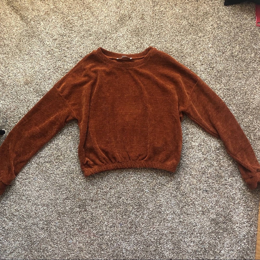 Gaze Cropped Cinched Sweater